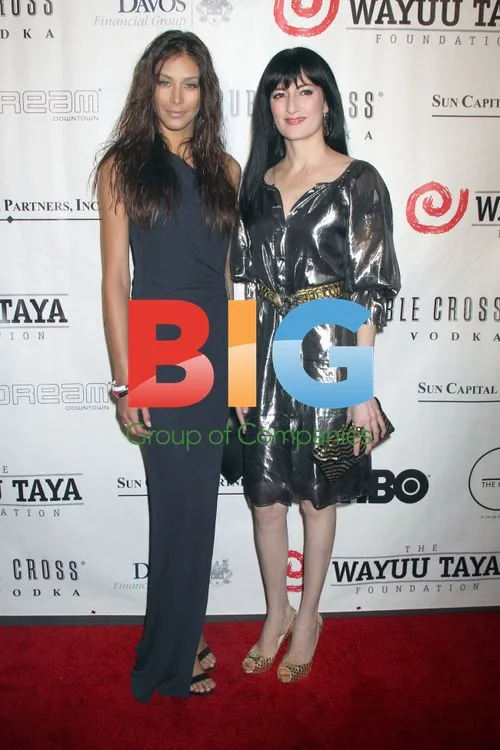 Dayana Mendoza and Cu Cu Diamantes at Wayuu Taya Gala