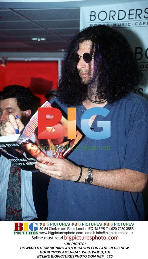 Howard Stern signing autographs for fans