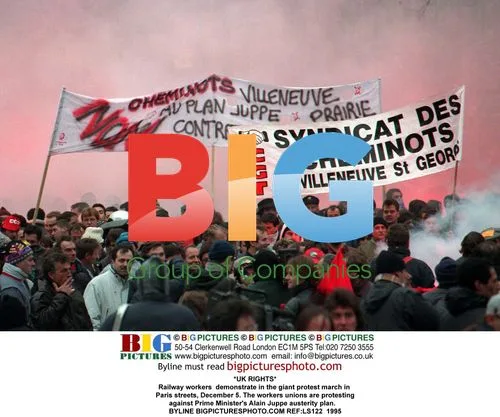 Railway workers protest in Paris