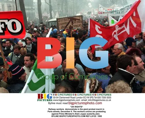 Railway workers protest in Paris