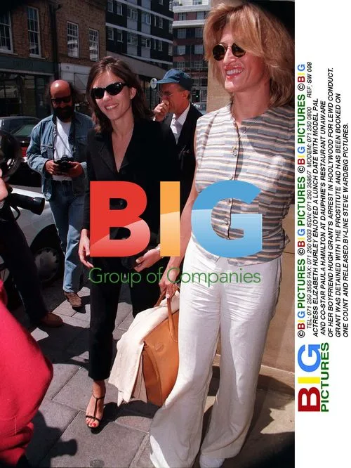 Elizabeth Hurley Lunch Date with Paula Hamilton