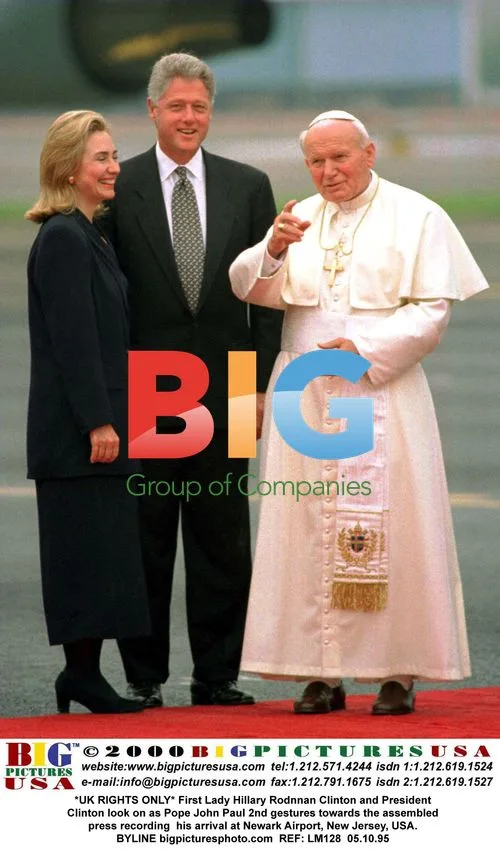 Hillary and Clinton meet Pope John Paul II