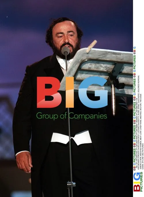 Pavarotti and celebrities at Pro Bosnia concert