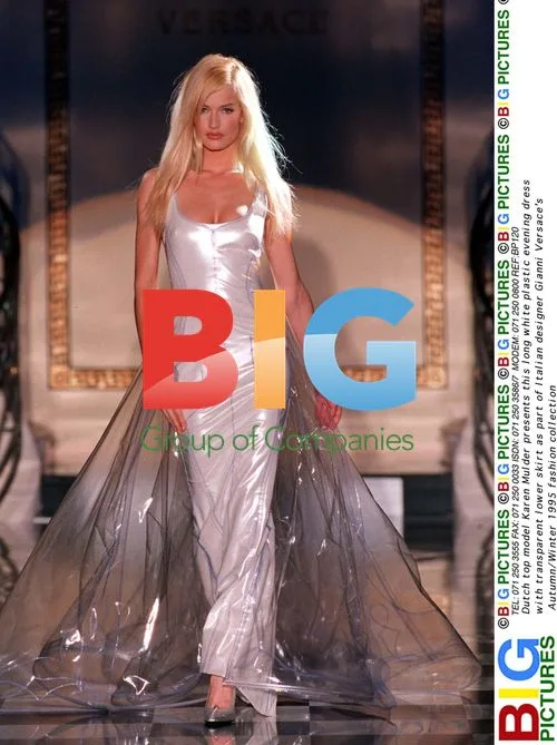 Karen Mulder in Versace Autumn/Winter 1995