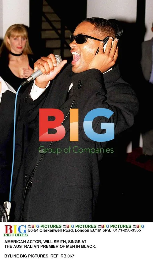 WILL SMITH SINGS AT MEN IN BLACK PREMIER