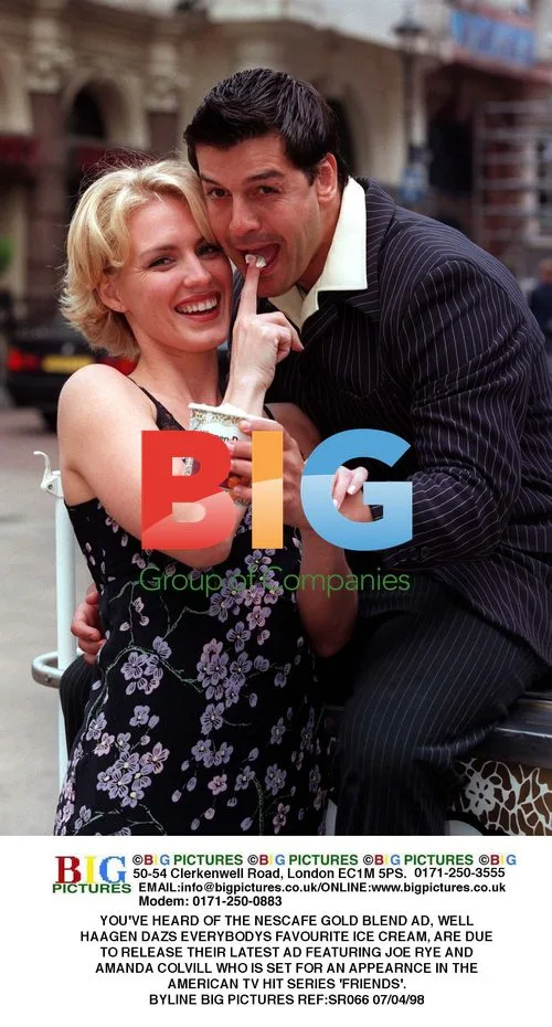 Haagen-Dazs Ad Featuring Joe Rye and Amanda Colvill