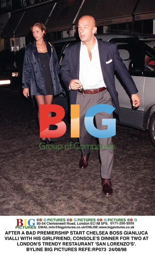 Chelsea Boss Vialli Dines with Girlfriend