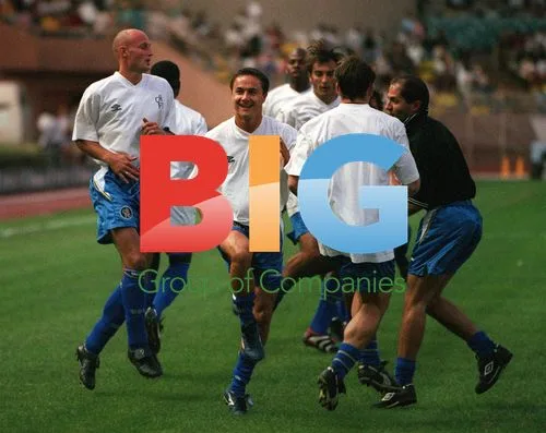 Chelsea team celebrates Super Cup victory