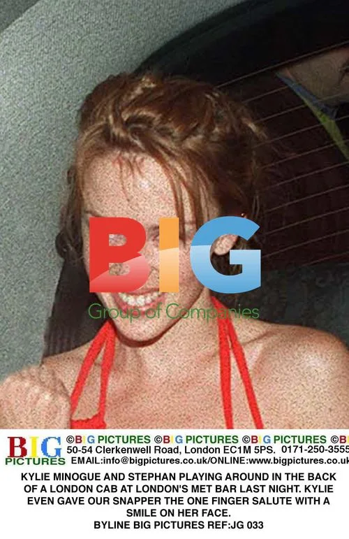 Kylie Minogue and Stephan play in London cab