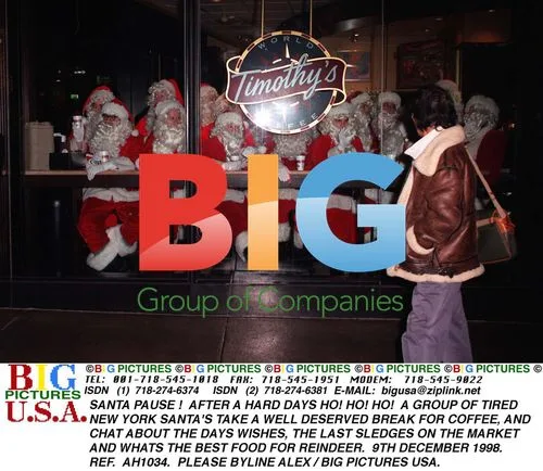 NY Santas Take Coffee Break