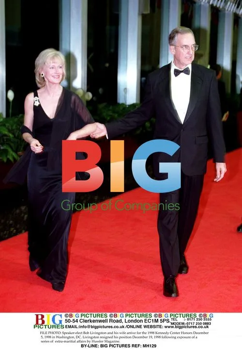 Livingston and wife arrive at 1998 Kennedy Center Honors
