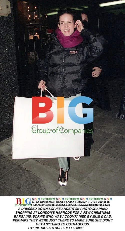 SOPHIE ANDERTON CHRISTMAS SHOPPING AT HARRODS