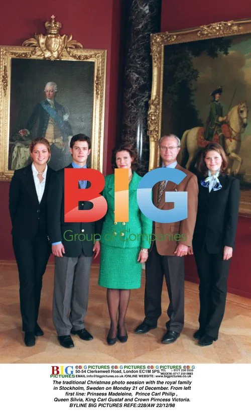 Traditional Christmas photo with Swedish royals