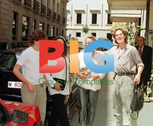 WILLEM DAFOE WITH FAMILY IN MADRID