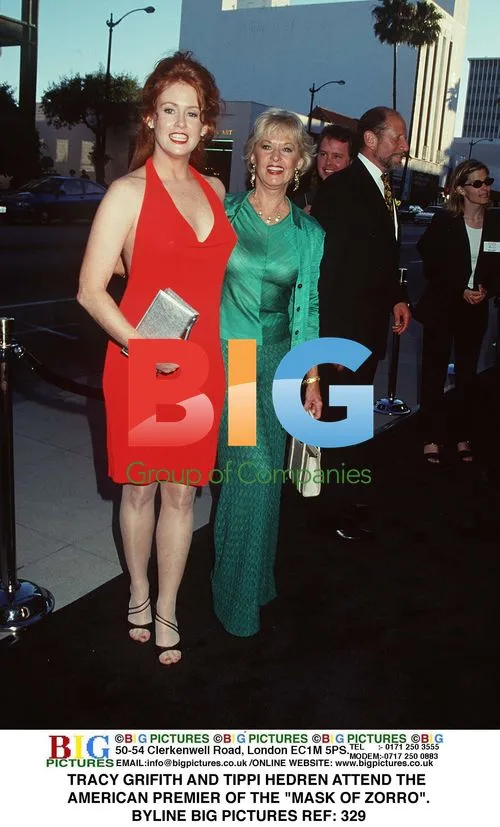 TRACY GRIFFITH & TIPPI HEDREN AT "MASK OF ZORRO" PREMIERE