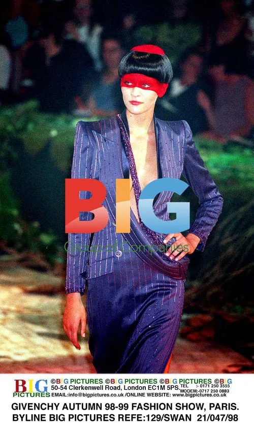 Givenchy Autumn 98-99 Fashion Show