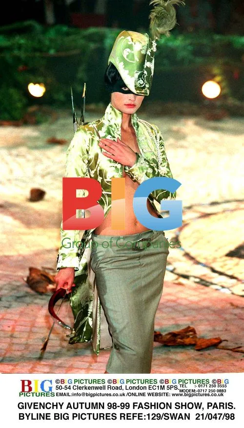 Givenchy Autumn 98-99 Fashion Show