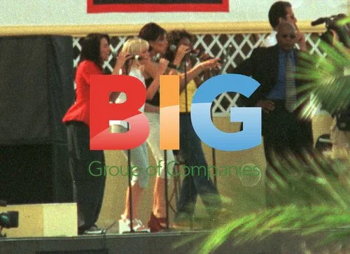 Spice Girls Performing at War Child Concert