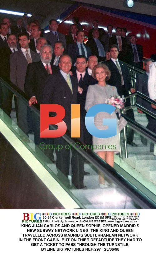 King and Queen Open Madrid Subway Line 8