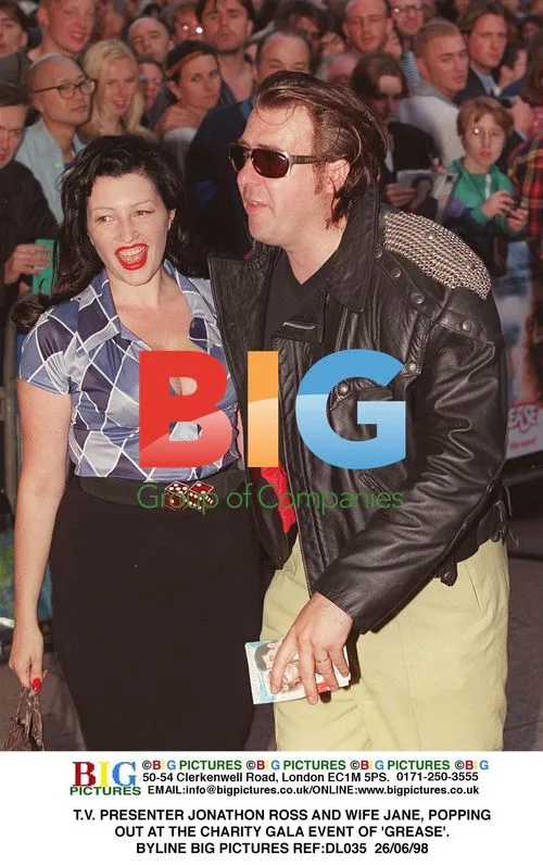 T.V. PRESENTER JONATHON ROSS AND WIFE JANE AT CHARITY GALA