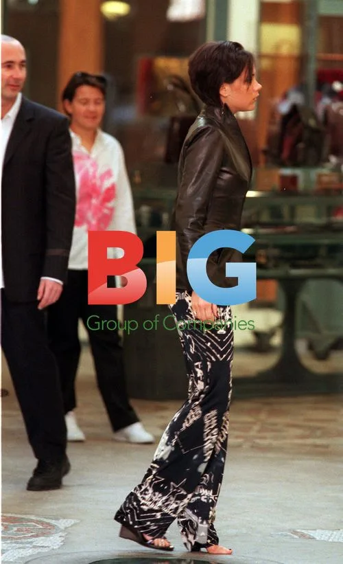 Posh Spice shopping in Paris