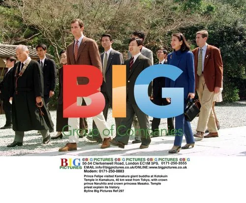 Prince Felipe visits Kamakura giant buddha