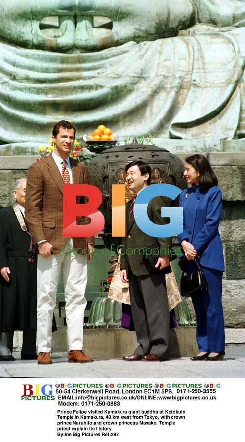 Prince Felipe visits Kamakura giant buddha
