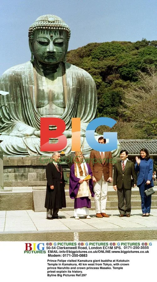 Prince Felipe visits Kamakura giant buddha