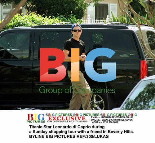 Leonardo di Caprio shopping in Beverly Hills
