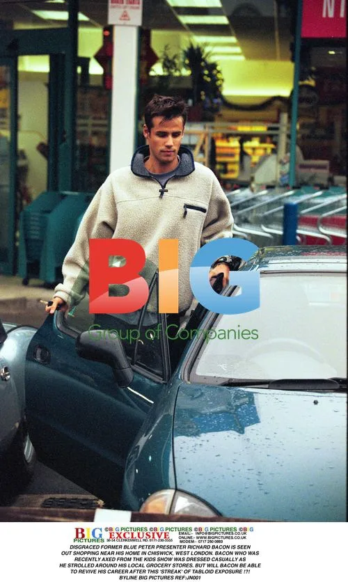 Richard Bacon Seen Shopping in London