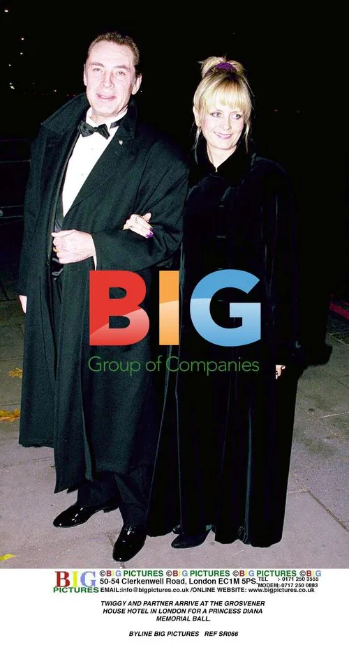 TWIGGY AND PARTNER ARRIVE AT MEMORIAL BALL