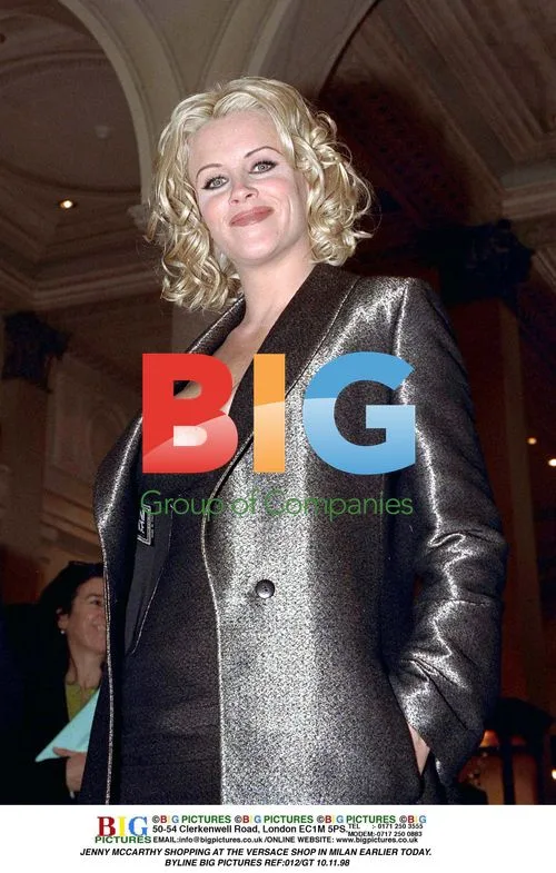 JENNY MCCARTHY SHOPPING AT VERSACE SHOP IN MILAN