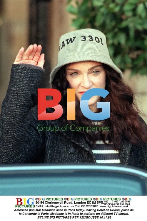 Madonna in Paris, leaving Hotel de Crillon