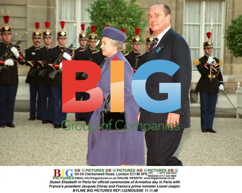 Queen Elizabeth in Paris for Armistice ceremonies