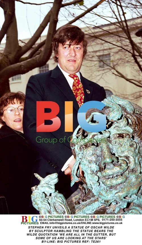 Stephen Fry Unveils Statue of Oscar Wilde