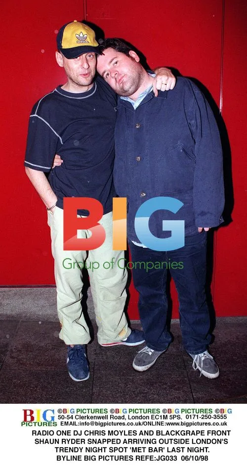 CHRIS MOYLES & SHAUN RYDER Arrive at Met Bar