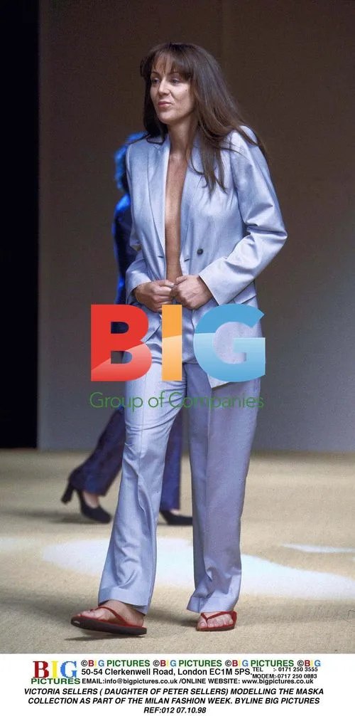 Victoria Sellers Modeling Maska Collection
