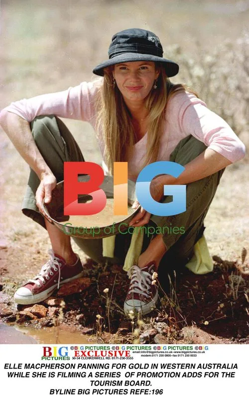 ELLE MACPHERSON PANNING FOR GOLD IN WESTERN AUSTRALIA