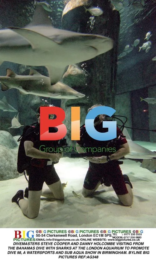 Divemasters Visit London Aquarium to Promote Dive Show