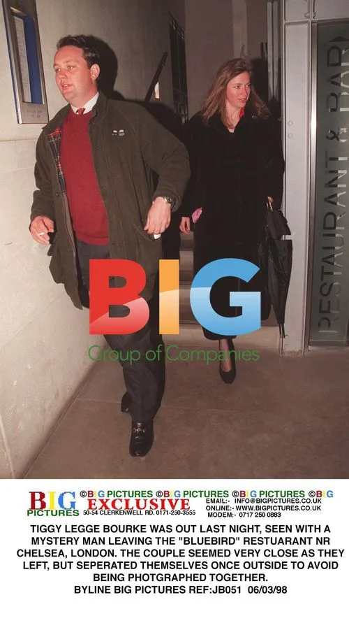 TIGGY LEGGE BOURKE OUT WITH MYSTERY MAN