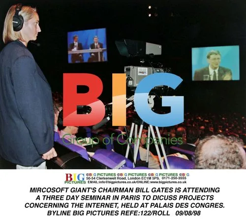 Bill Gates Attends Paris Seminar on Internet