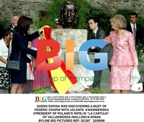 Queen Sophia Discovers Chopin Bust with Kwasniewska