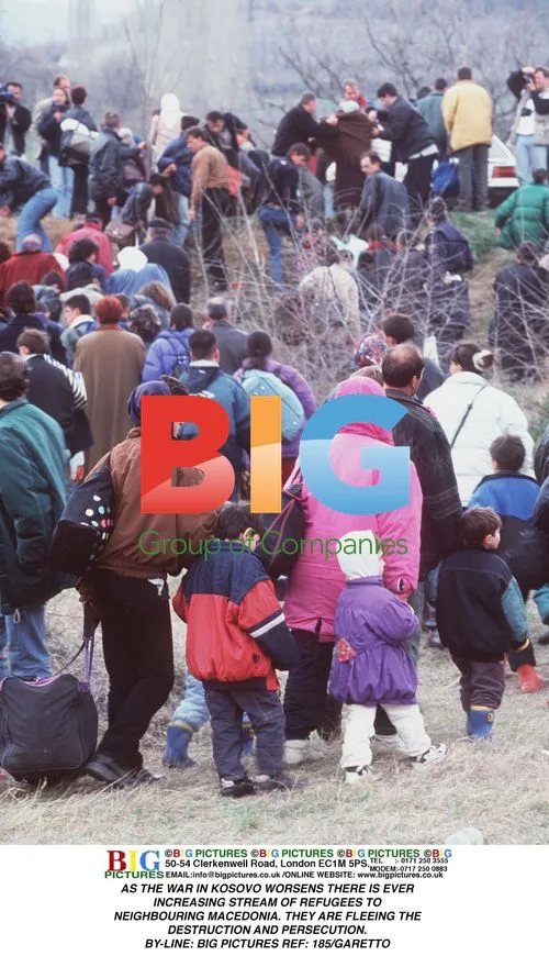Refugees fleeing Kosovo conflict to Macedonia