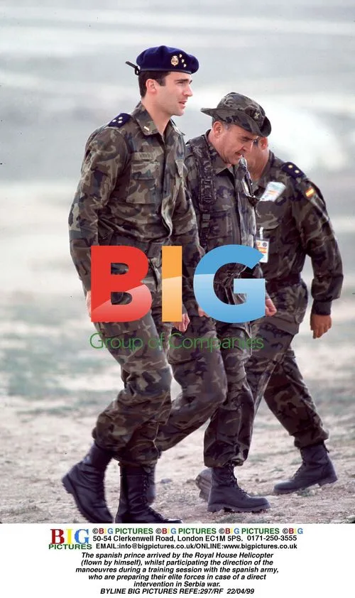 Spanish prince directs army training exercises