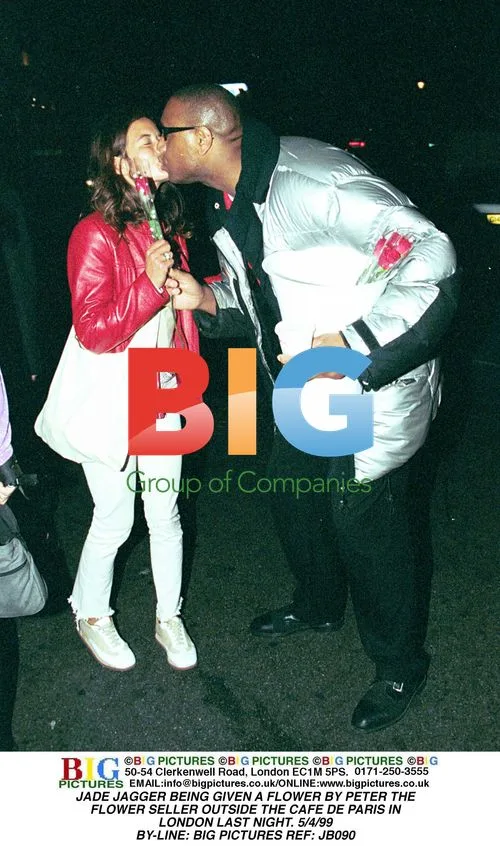 JADE JAGGER GIVEN FLOWER OUTSIDE CAFE DE PARIS