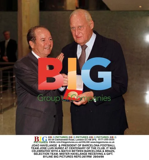 Joao Havelange & Barcelona FC President Receive Gift