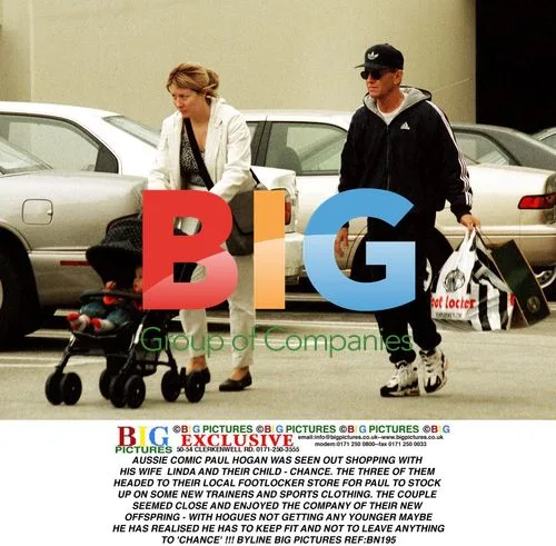 Paul Hogan Shops with Wife and Child