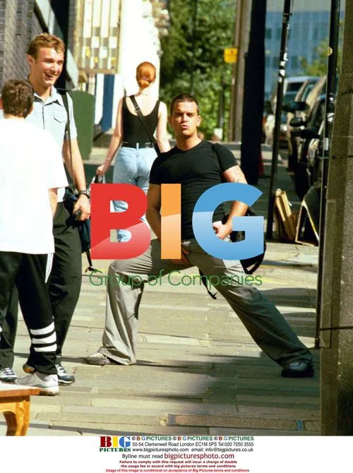 Robbie Williams Entertains Paparazzi