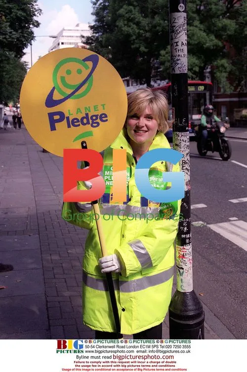 Anthea Turner stops traffic on Abbey Road