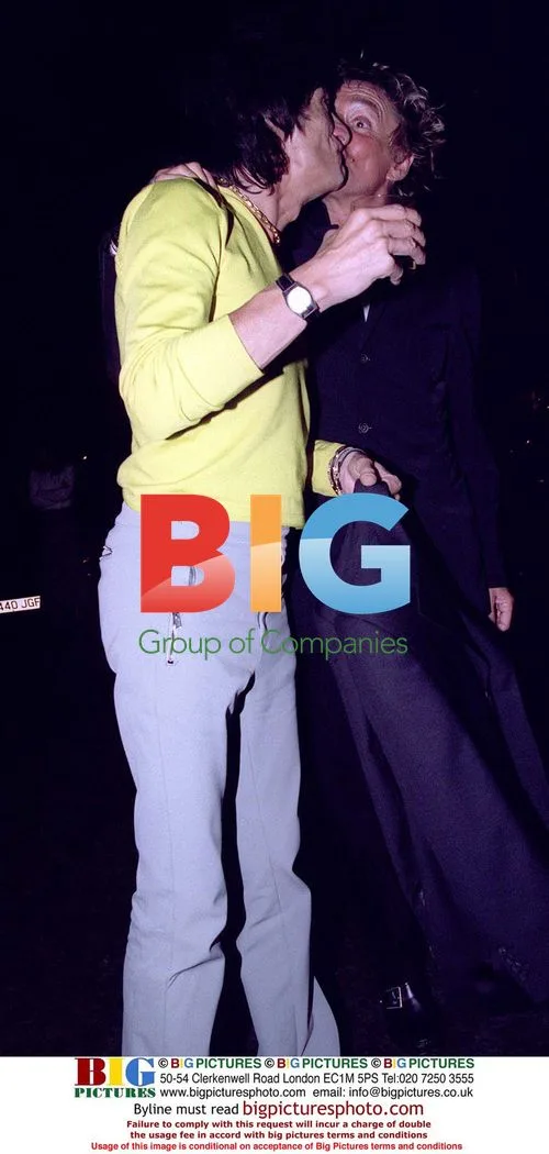 Rod Stewart and Ronnie Woods Bonding